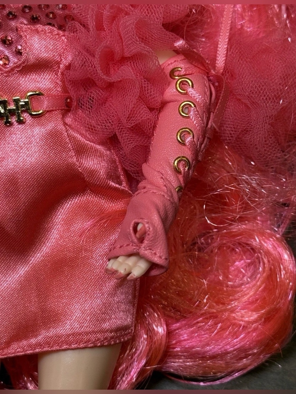 Rainbow High Series 5 Priscilla Perez
Articulated Fashion Doll Pink Accessories - Picture 5 of 10